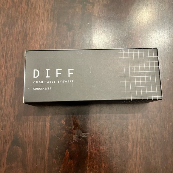 Diff - Billie Sunglasses - Picture 3 of 5